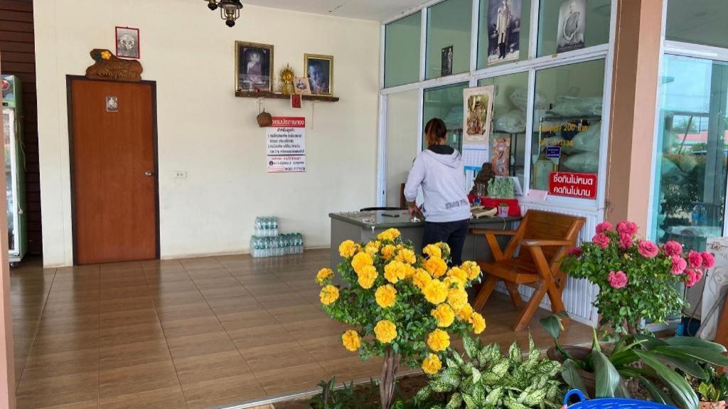 Prakaithong Hotel Amphö Szavangdendin Kültér fotó
