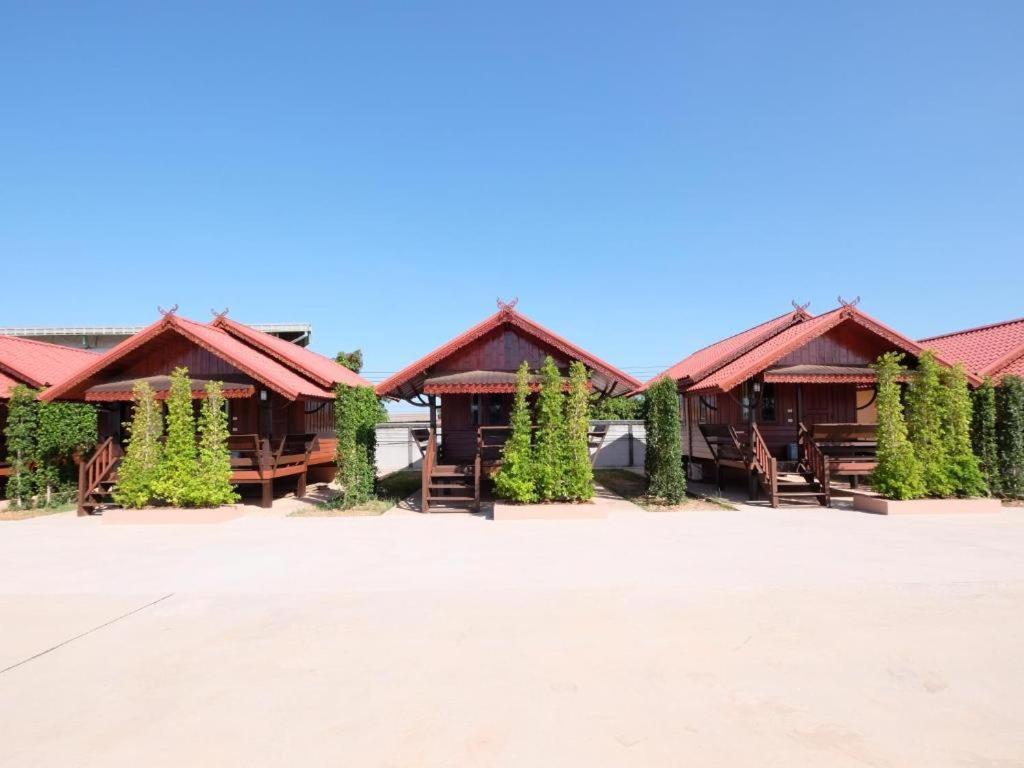 Prakaithong Hotel Amphö Szavangdendin Kültér fotó