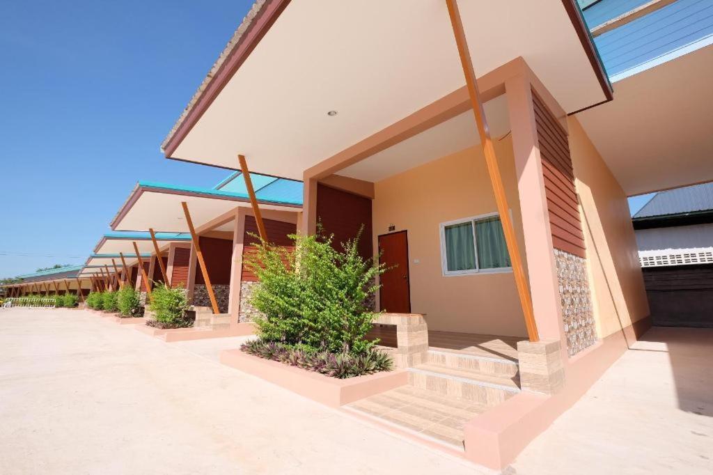 Prakaithong Hotel Amphö Szavangdendin Kültér fotó