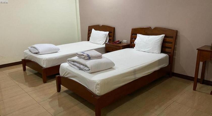 Prakaithong Hotel Amphö Szavangdendin Kültér fotó